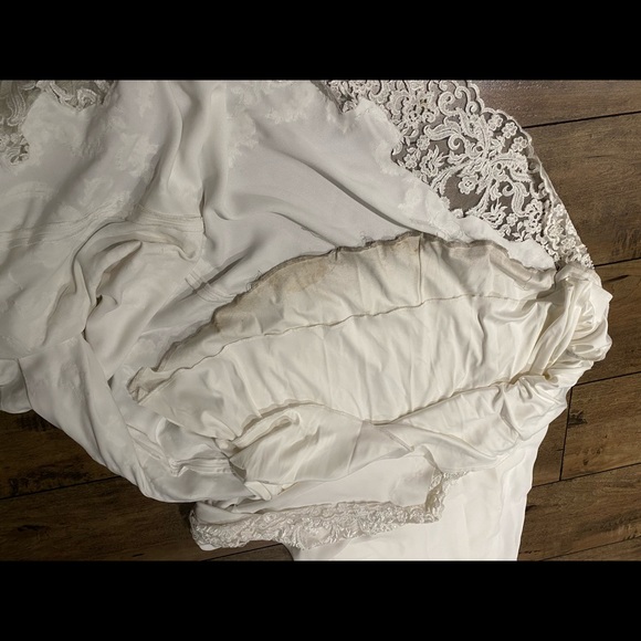 WEDDING DRESS - Picture 10 of 15